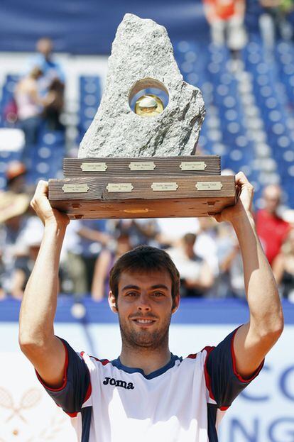 Granollers levanta el trofeo del Torneo de Gstaad.