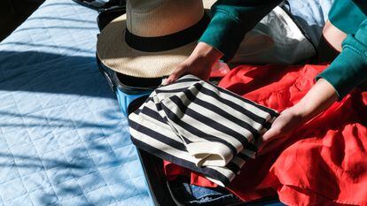 Confía en este set de ocho bolsas para almacenar convenientemente las prendas de ropa en la maleta durante las vacaciones.