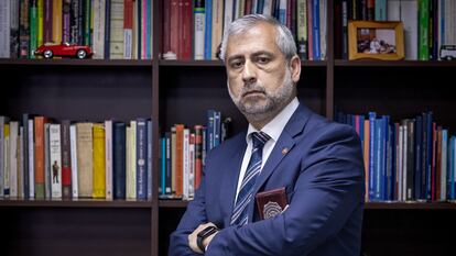 Paulo Contreras, jefe nacional contra el crimen organizado de la PDI, en su oficina en Santiago (Chile), el 17 de noviembre de 2023.