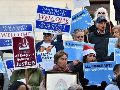 Manifestaci&oacute;n de apoyo a los inmigrantes celebrada el 20 de diciembre junto a la alcald&iacute;a de Los &Aacute;ngeles.