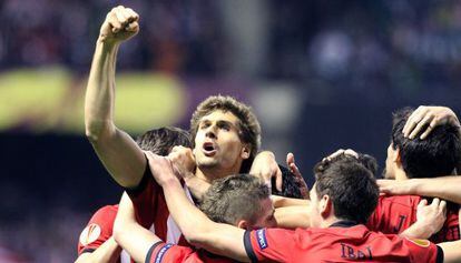 Los jugadores del Athletic celebran el primer gol, de Susaeta.