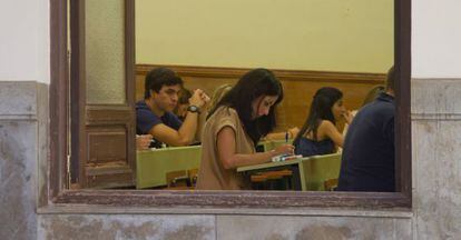 Alumnos en la Universidad de Granada.