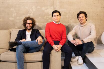 De izquierda a derecha, Francisco Hein, Alexandre Pérez e Ignacio Bachiller, del equipo de dirección de Fever, en una imagen facilitada por la compañía.