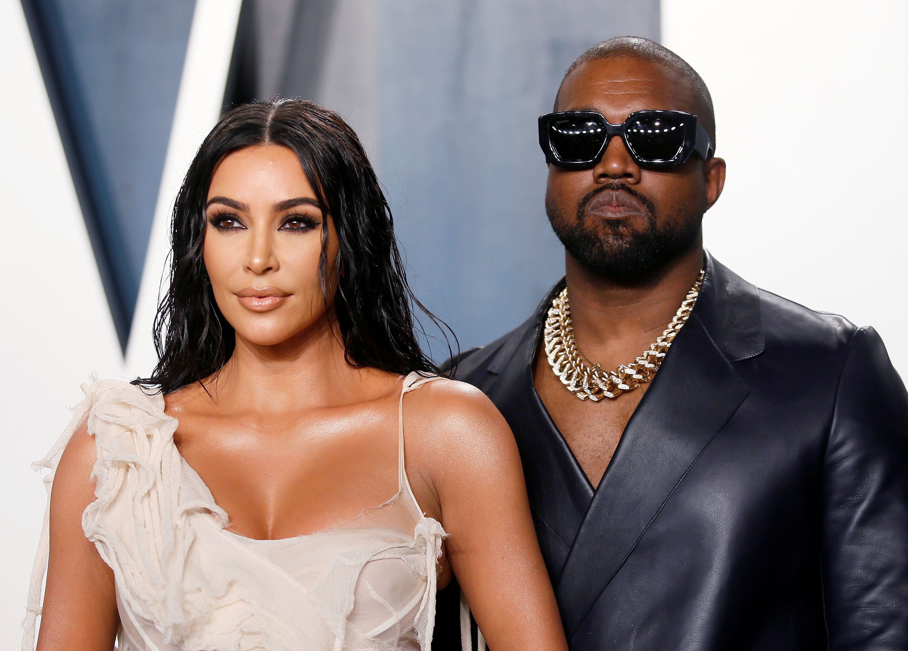 Kim Kardashian y Kanye West, en una fiesta posterior a la gala de los Oscar, celebrada en Los Ángeles (California, EE UU), el pasado febrero.