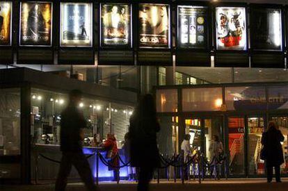 Cartelera de un cine de Madrid, ayer.