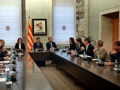El presidente de la Generalitat, Pere Aragonès, y consejeros del Govern se reúnen con patronal y sindicatos en una reunión extraordinaria del Consell del Diàleg Social en la Generalitat.