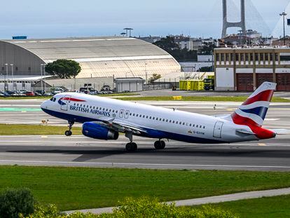 Un avión de British Airways, en Lisboa (Portugal).