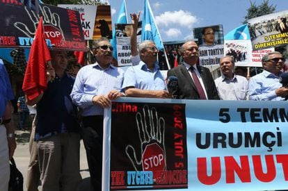 Uigures que viven en Turquía recuerdan los disturbios de 2009.