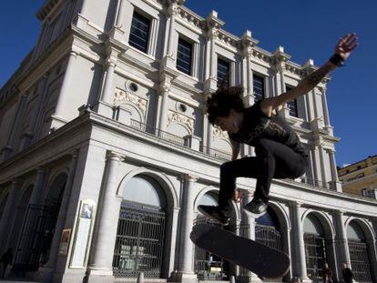 El Teatro Real, en la plaza de &Oacute;pera de Madrid.