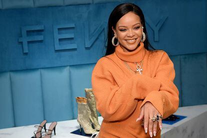 ¿Quién? Rihanna ¿Inversiones de éxito? A la de Barbados no le ha hecho falta lanzar ningún nuevo álbum en un lustro para convertirse en una de las cantantes más ricas del mundo. Lo ha conseguido gracias al éxito de su gama de maquillaje y su línea de lencería, Fenty Beauty y Savage X Fenty, respectivamente. La segunda ha conseguido acabar con la mismísima Victoria’s Secret gracias a su relectura de la sensualidad femenina y su apuesta inclusiva y diversa. Fortuna estimada: 450 millones de euros.