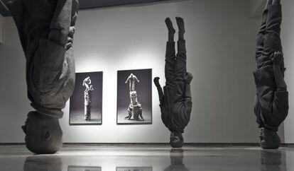Esculturas y fotograf&iacute;as de Cayetano Ferr&aacute;ndez en el Centre de El Carme.