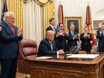 Donald Trump, al anunciar el acuerdo entre Israel y Emiratos Árabes Unidos, en el Despacho Oval de la Casa Blanca, el pasado jueves.