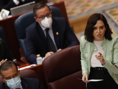 La presidenta de la Comunidad de Madrid, Isabel Díaz Ayuso, interviene en el pleno en la Asamblea de Madrid, este jueves.