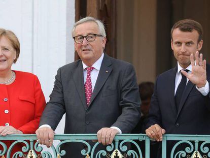 Angela Merkel, Jean-Claude Juncker y Emmanuel Macron, este martes en Alemania.