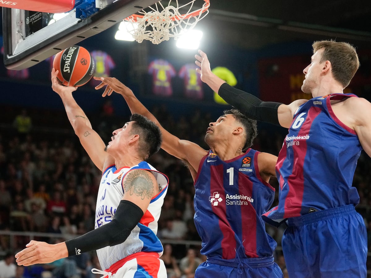 Willy Hernangómez lidera la victoria del Barcelona ante Efes en el estreno de la Euroliga | Baloncesto | Deportes
