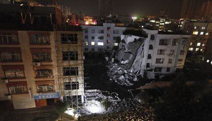 Vista de un edificio destrozado tras una explosi&oacute;n en Liuzhou (China), el 30 de septiembre de 2015. 