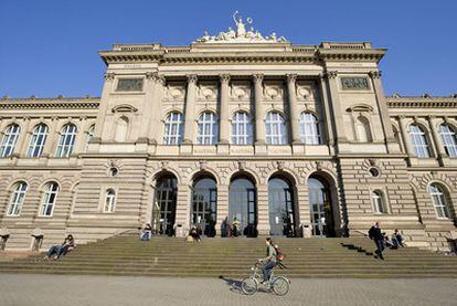 En la nueva Universidad de Estrasburgo (Francia) se han fusionado tres universidades, varias <i>grandes écoles</i> y un hospital.