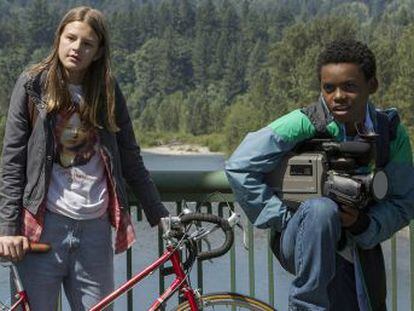 La serie de Netflix está ambientada en un instituto en los años noventa. Y es adorable