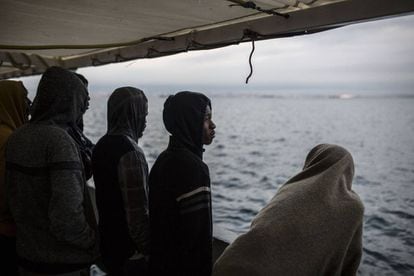 La Llegada De ‘Open Arms’ A Algeciras, En Imágenes | Fotos | Politica ...