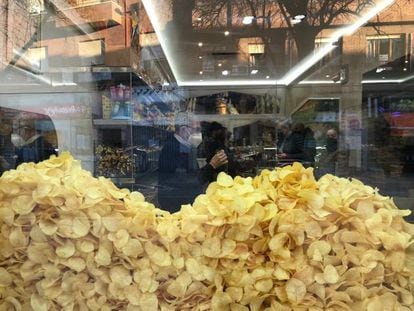 Las fábricas de patatas fritas y aperitivos que alegran Madrid
