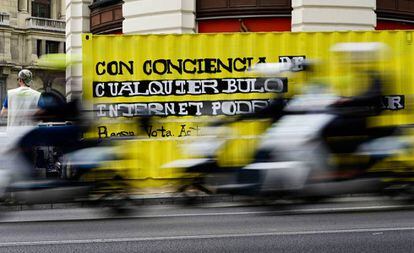 Cartel de Greenpeace en Madrid con el mensaje: 