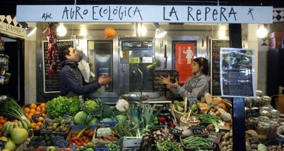 Esther y Xaime venden fruta ecológica en La Repera.