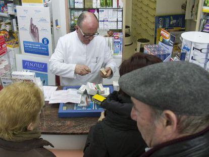 Tras la reforma de Sanidad, los jubilados empezaron a pagar parte de sus medicamentos.