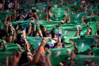 A demonstration in favor of the decriminalization of abortion in front of the Argentine Congress, in February 2020.