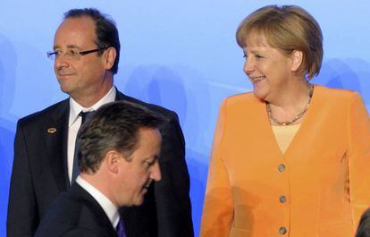Angela Merkel, con François Hollande y David Cameron, el pasado mes de mayo.