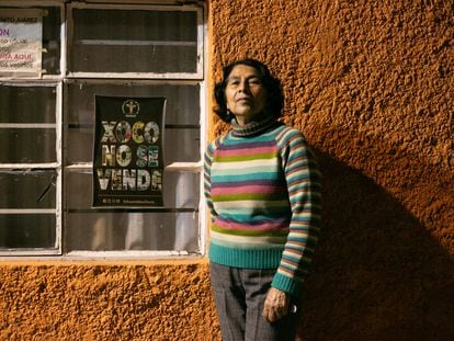 Lydia Suárez posa afuera de su casa en Xoco, Ciudad de México, el 2 de febrero.