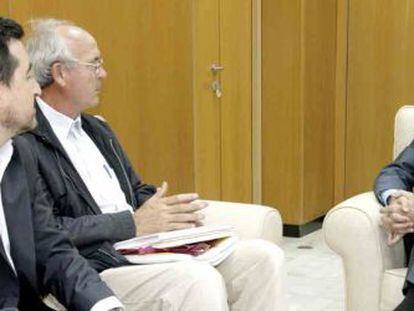 Francisco Casero, en el centro, con el consejero de Agricultura, Luis Planas.