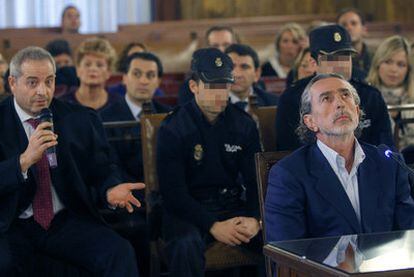 El presunto cabecilla de la trama, Francisco Correa (a la derecha), se negó a declarar. A la izquierda, su abogado.