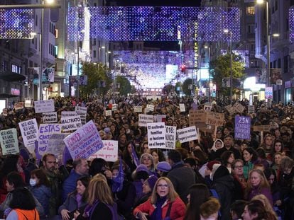 DVD 1135 (25/11/22) Manifestación contra Día Internacional para la Eliminación de la Violencia contra las Mujeres en Gran Vía ( Madrid). Foto de Andrea Comas