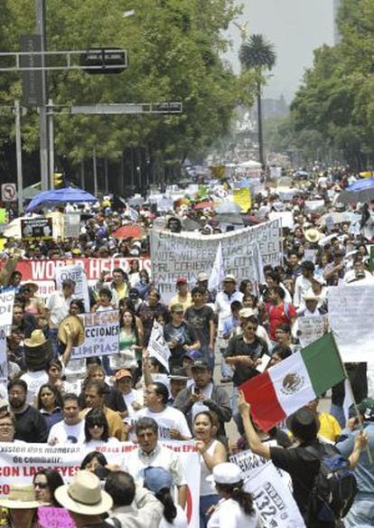 Marcha en Ciudad de M&eacute;xico contra la &quot;imposici&oacute;n&quot; de Pe&ntilde;a Nieto.