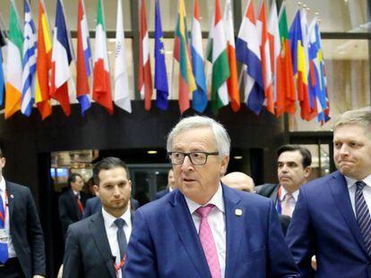 El presidente de la Comisi&oacute;n Europea, Jean-Claude Juncker, en primer plano, durante el &uacute;ltimo Consejo celebrado en Bruselas.