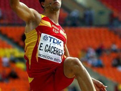 Eusebio Cáceres, en la prueba de clasificación de salto de longitud.