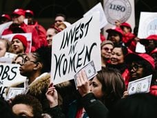 Marcha en Nueva York (Estados Unidos) en 2018 para pedir la igualdad salarial entre hombres y mujeres.