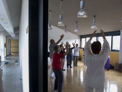 Miembros de una residencia de la tercera edad cooperativa en Torremocha del Jarama (Madrid).