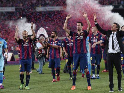 La plantilla del Barcelona celebra el triunfo en la Copa.