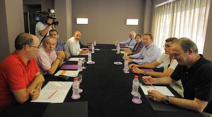 Reunión de la junta directiva de Aerte en 2010 para abordar el problema de las residencias de mayores.