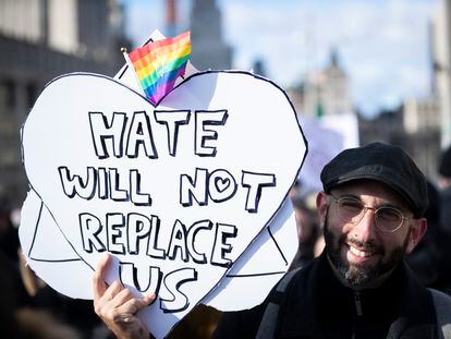 Un manifestante durante una marcha contra la violencia y el odio hacia los judíos el pasado enero, en Nueva York.