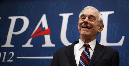 Ron Paul, durante un descanso en la campa&ntilde;a en Iowa.