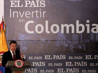 El presidente colombiano, Juan Manuel Santos, habla durante el foro &quot;Invertir en Colombia&quot;, organizado por el diario El Pa&iacute;s de Espa&ntilde;a en Bogot&aacute;.