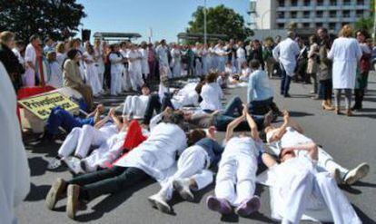 Protestas del personal del hospital de A Coruña en 2014.