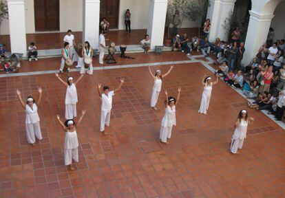 Ritual africano reproducido en el patio del Cabildo de la ciudad de Córdoba, en Argentina.