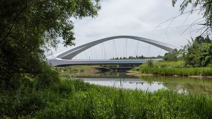 Puente sobre el río Jiangxi diseñado por Zaha Hadid Architects.