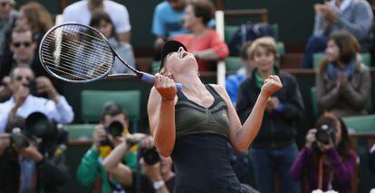 Sharapova celebra su pase a la final de Roland Garros.