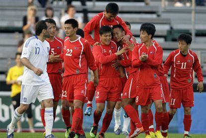 Los jugadores norcoreanos celebran un gol en su partido del pasado martes contra Grecia.