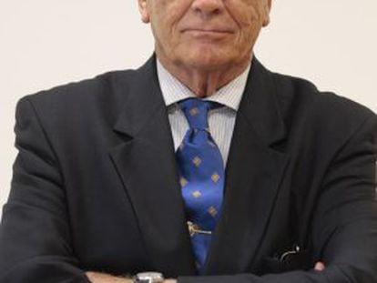 Carlos Abella, diplom&aacute;tico.