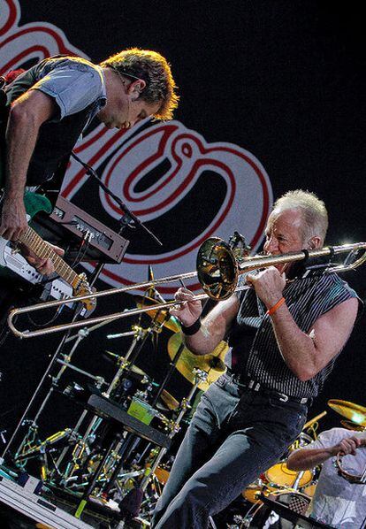 El grupo Chicago, durante su actuación ayer en Puerta del Ángel.